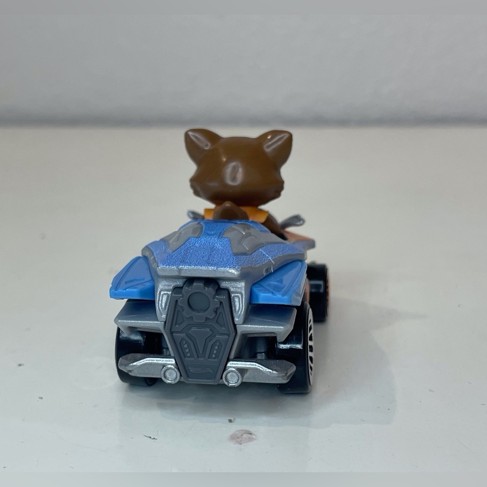 Hot Wheels Marvel RacerVerse‎ Die-Cast Vehicle with Rocket Racoon Driver - Picture 6 of 8